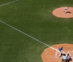 爱游戏官网-胡金秋复出首秀出彩，曼联主场大胜上海申花，豪取35连胜